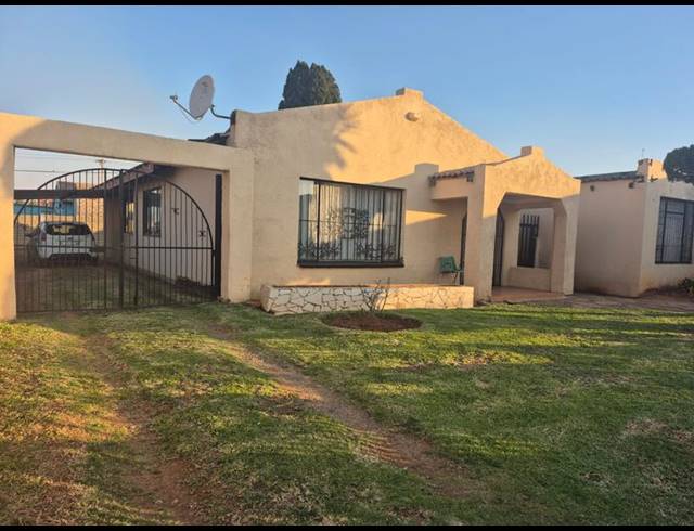 3 BEDROOM HOUSE FOR SALE IN ENNERDALE EXT 1